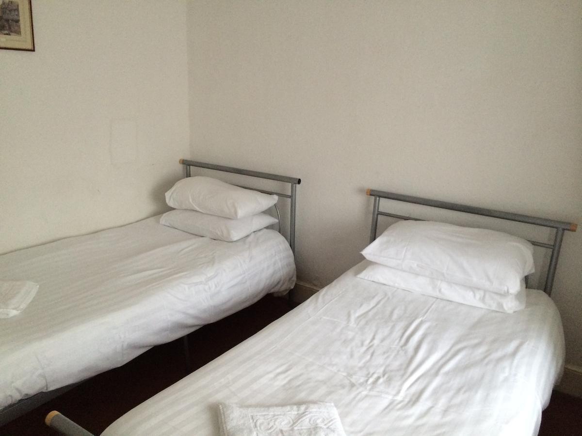 Hotel Lindal Harrow Esterno foto