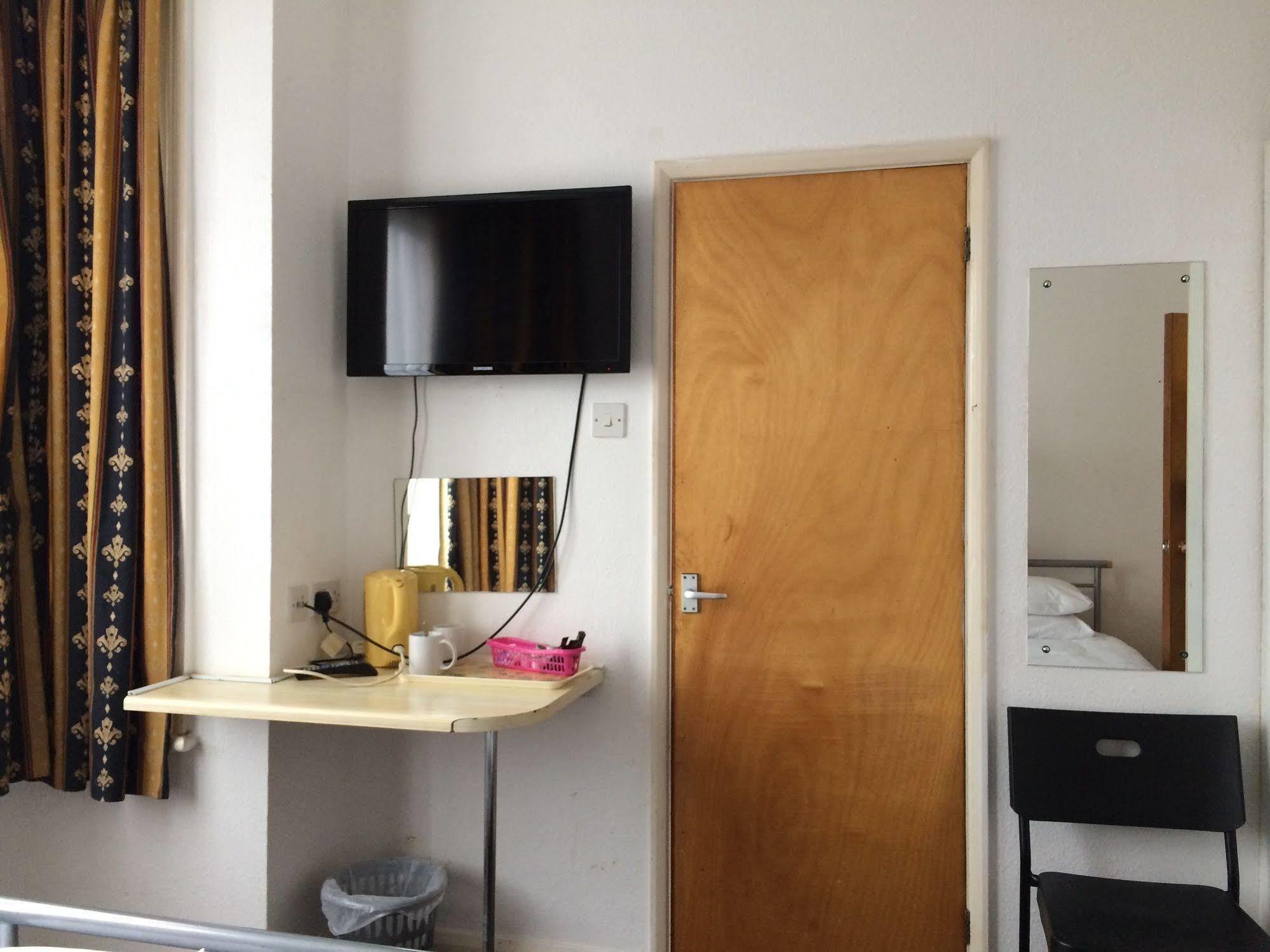 Hotel Lindal Harrow Esterno foto