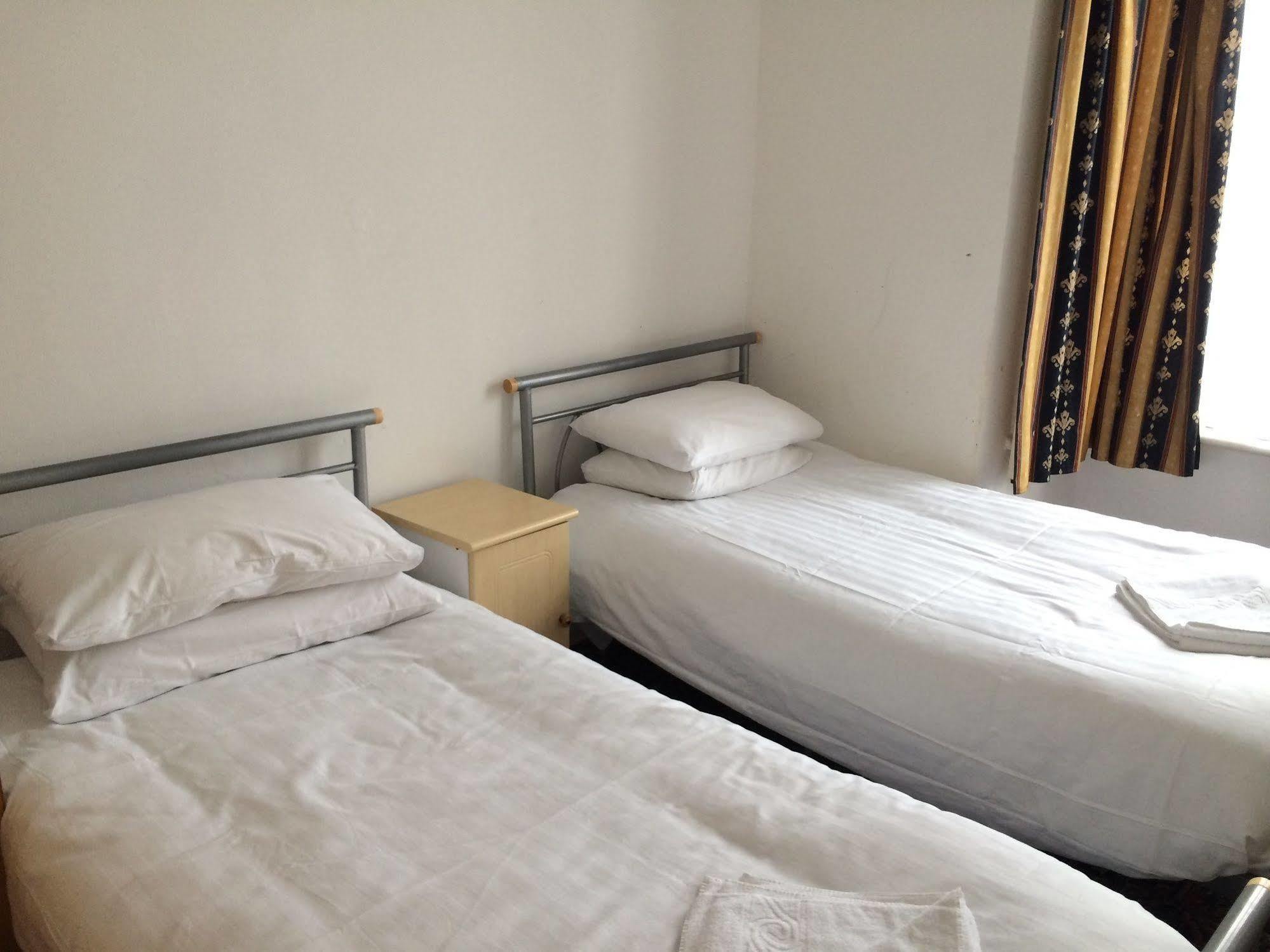Hotel Lindal Harrow Esterno foto